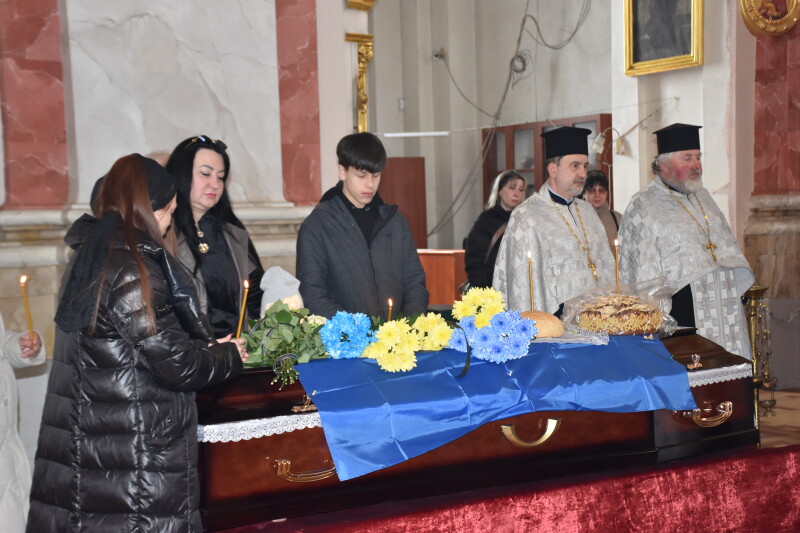 Загинув на Донеччині: у Луцьку попрощалися з Героєм Андрієм Головченком