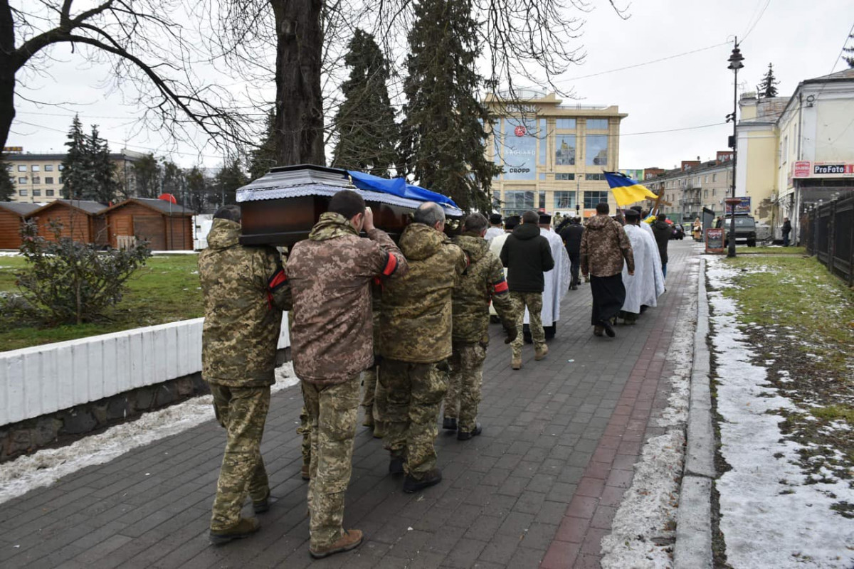 Воїн-революціонер: у Луцьку попрощалися з молодим Героєм Олександром Вдовичем