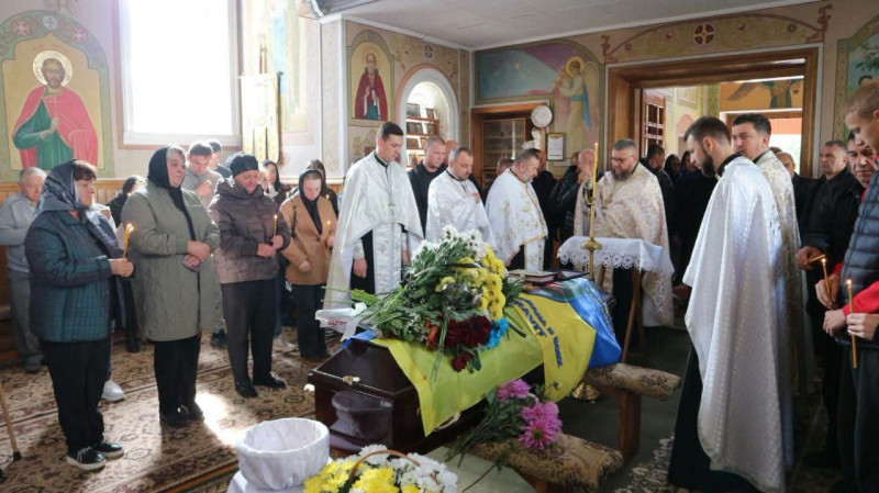 Понад рік і сім місяців невідомості: на Волині провели в останню путь Героя Івана Міневича