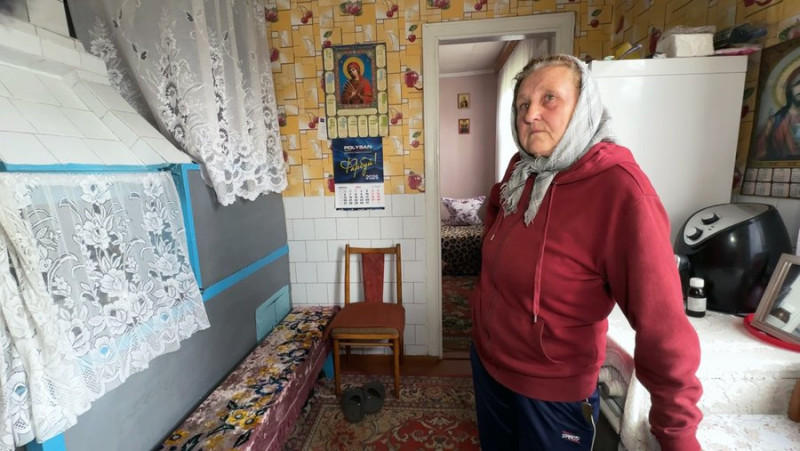 Будинок із дров та глини: волинянин уже 36 років живе в хаті, яку звів власноруч