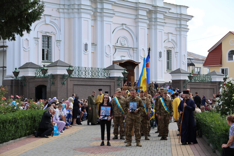 Назавжди 31: лучани провели в останню дорогу Героя Романа Самусіка