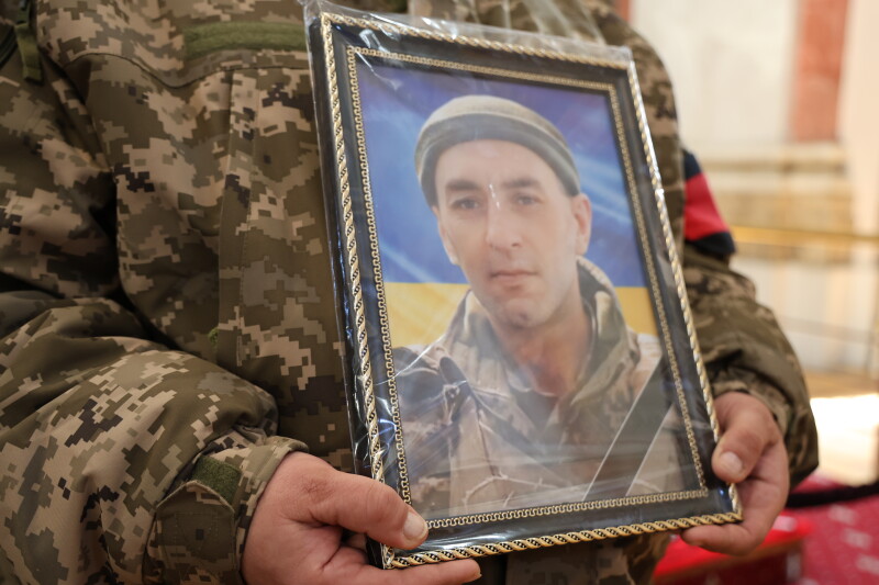 Життя обірвалося у вересні 2024 року: у Луцьку попрощалися з Героєм Олександром Кругліковим