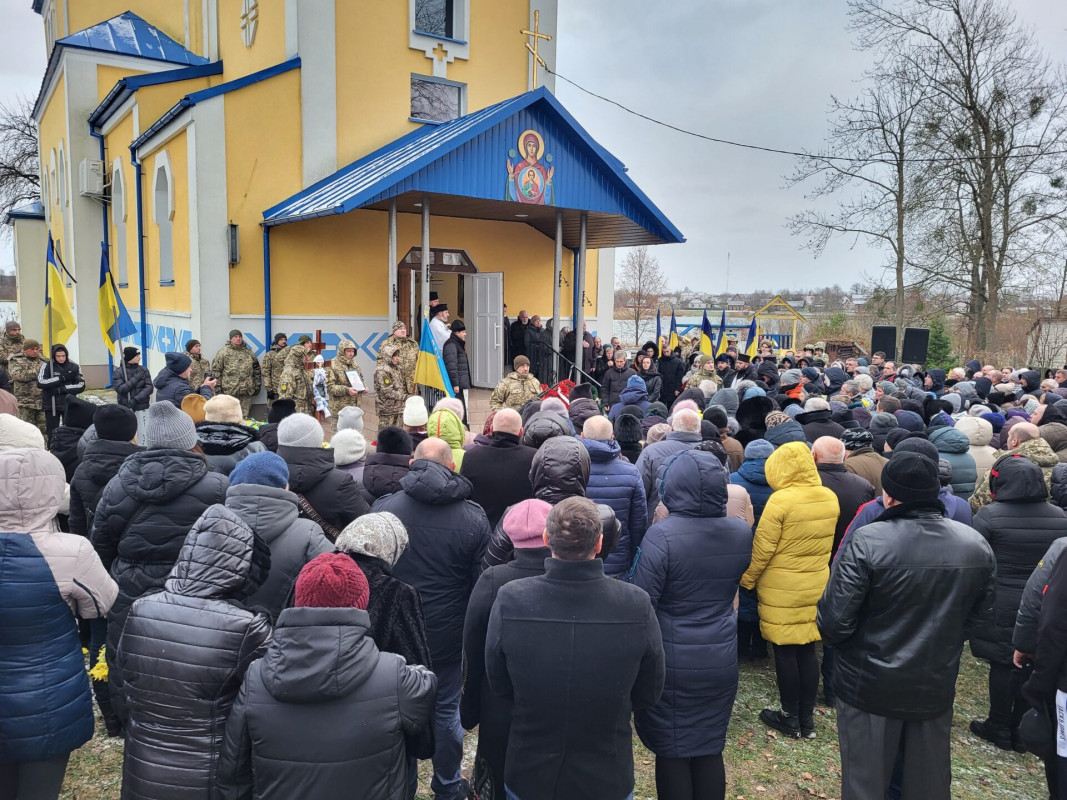 Героїчно загинув в епіцентрі бойових дій: на Волині попрощалися із добровольцем Андрієм Відніком