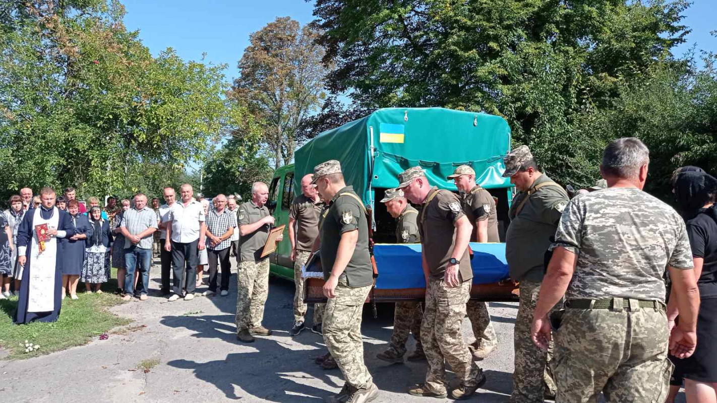 Син залишився без батька: на Волині попрощалися із Тарасом Грицюком, який загинув за Україну