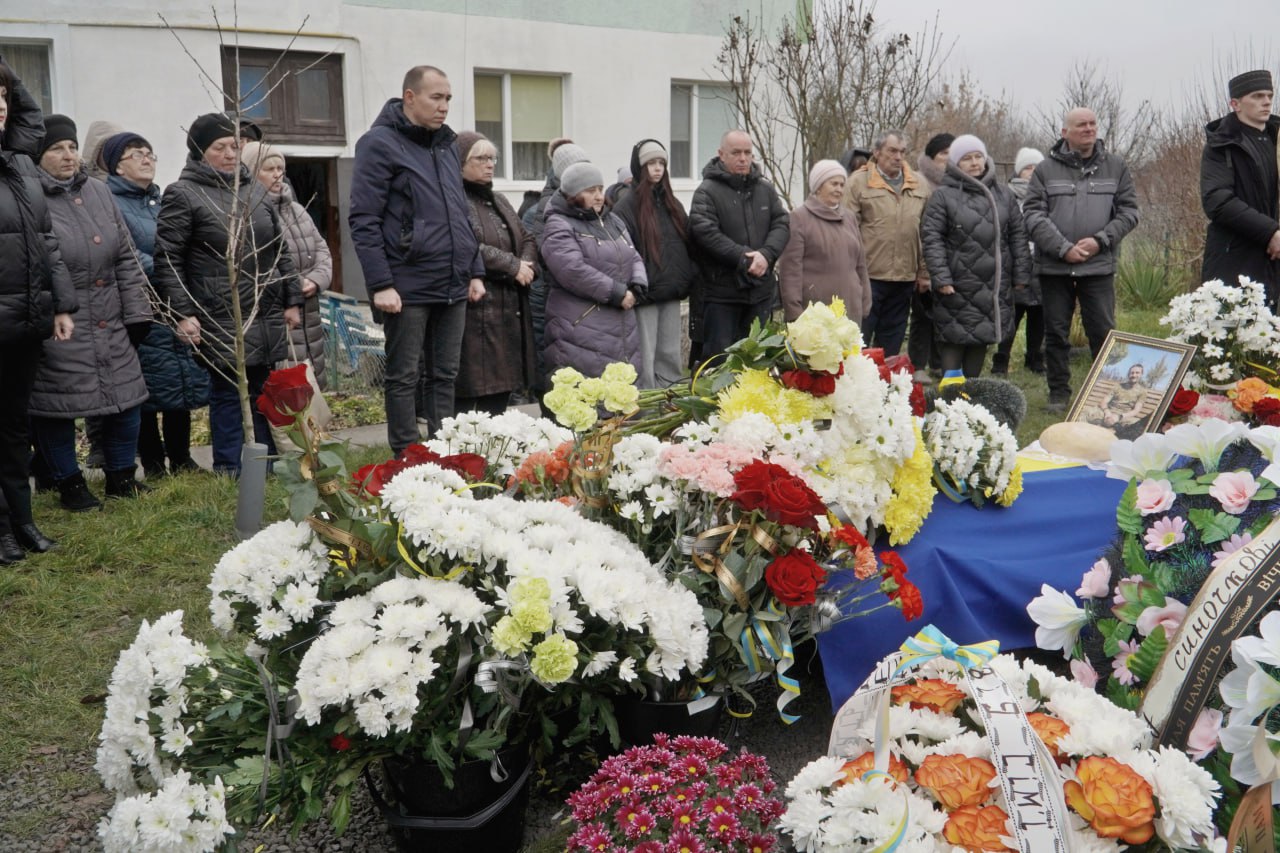 Двоє дітей втратили батька: на Волині попрощалися з Героєм Олександром Кідрою