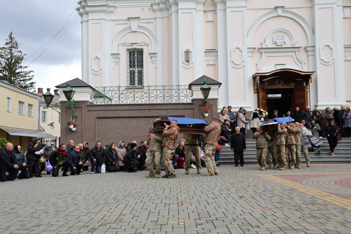 Навіки в строю: у Луцьку попрощалися з Героями Леонідом Бондаруком та Миколою Яцюком