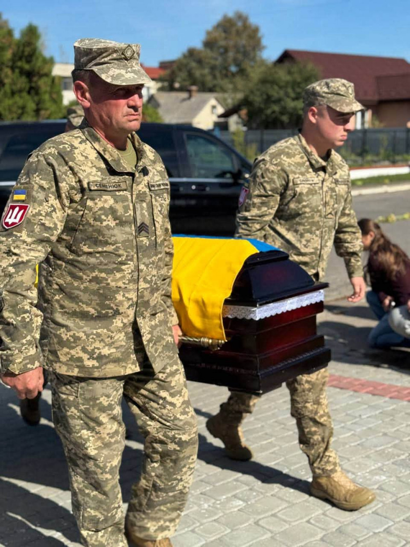 На Волині попрощалися із захисником Олександром Хмаруком, загибель якого підтвердила ДНК-експертиза