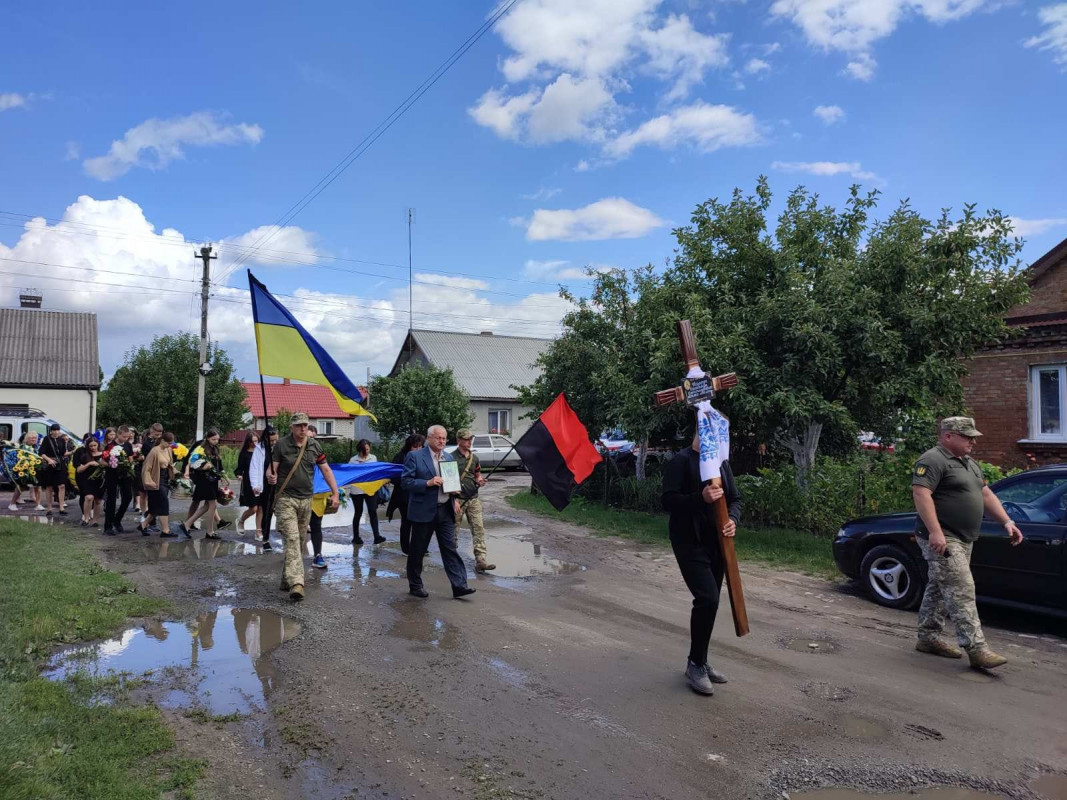 Воював у самому пеклі війни: у Луцькому районі попрощалися із молодим Героєм Олександром Назаруком