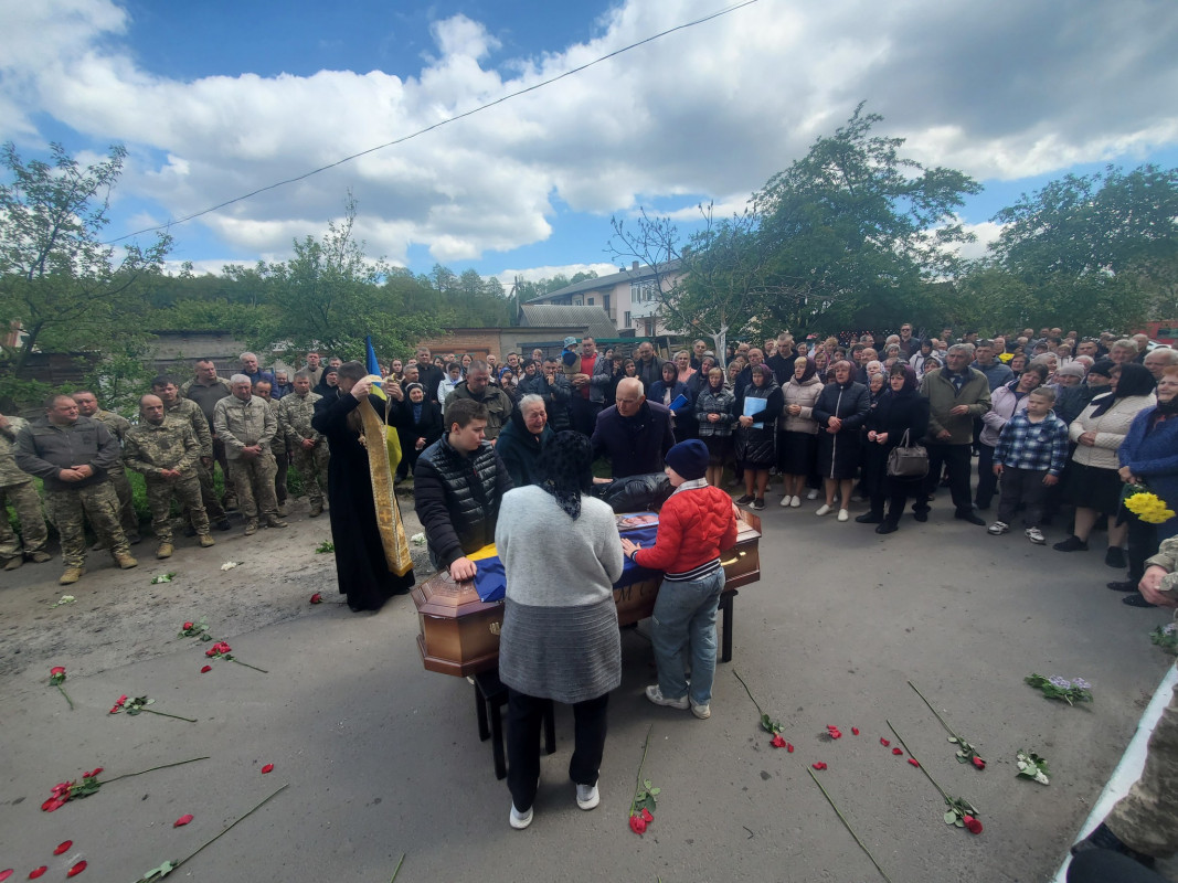 Троє синів втратили батька: на Волині попрощались з Героєм Миколою Кураном