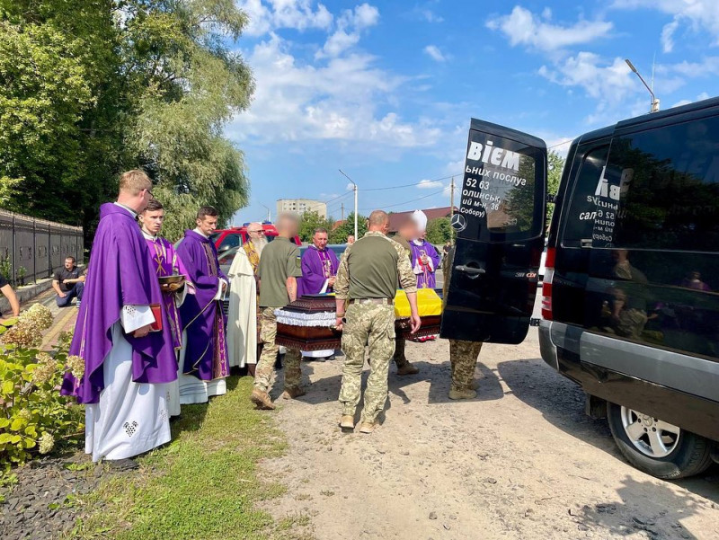 Два прощання в один день: громада на Волині провела в останню путь Героїв, які три місяці вважалися безвісти зниклими