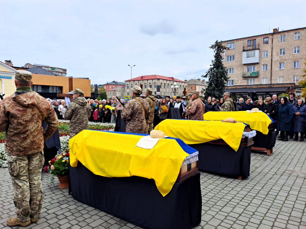 Ковель у жалобі: місто попрощалося з трьома Героями
