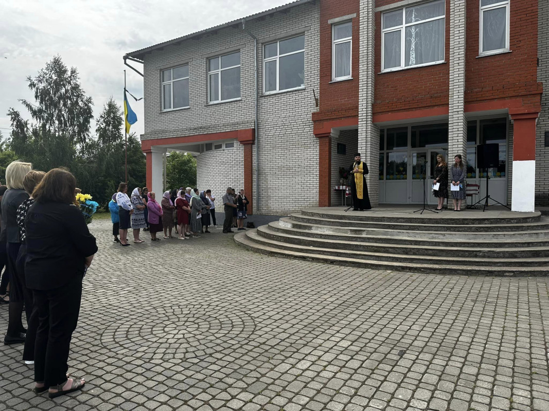 Вдовою залишилася 18-річна дружина: у Луцькому районі відкрили меморіальну дошку на честь полеглого Героя