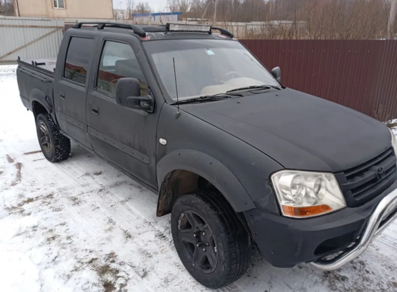 Авто для фронту на Волині: пікапи, які рятують життя