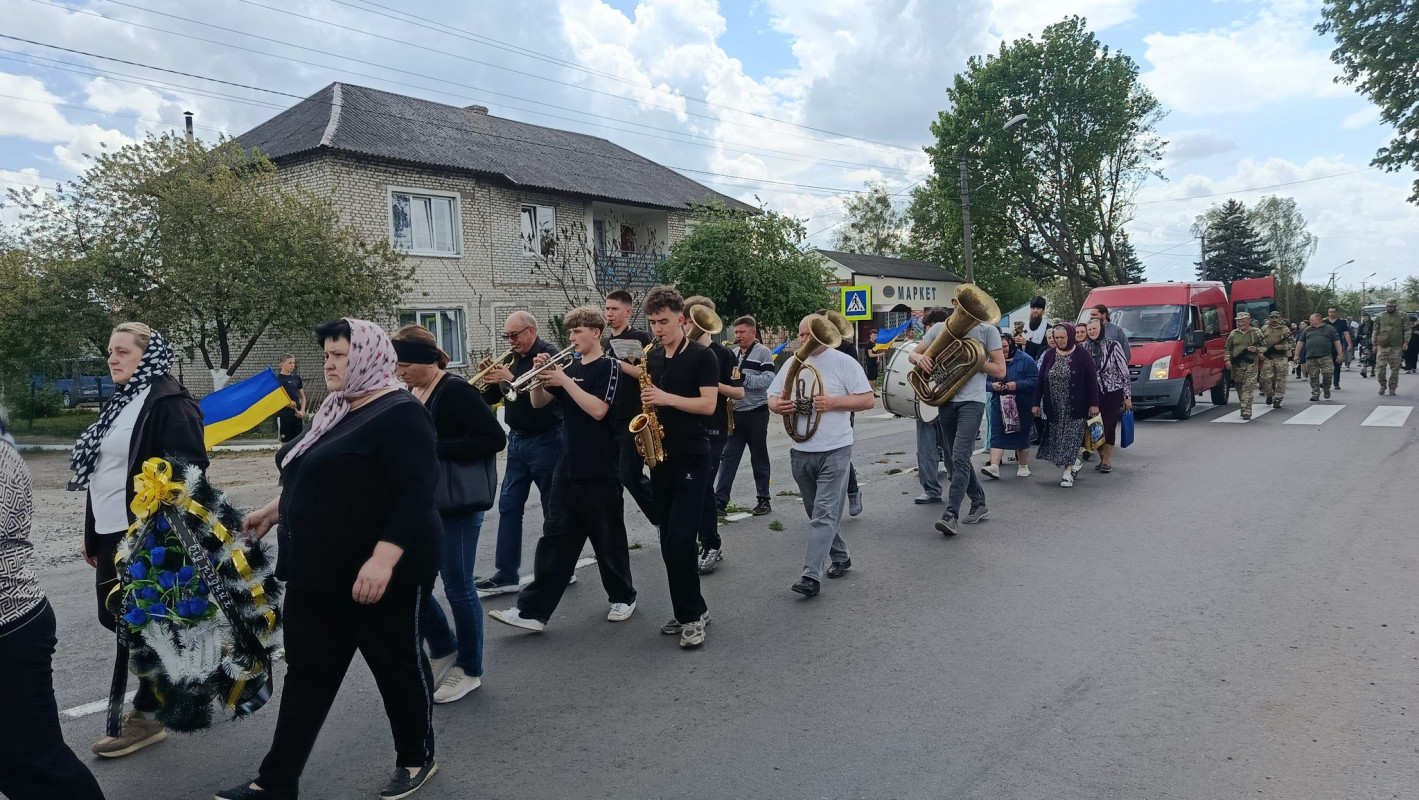 Загинув за день до 46-річчя: на Волині поховали Героя Олександра Басюка