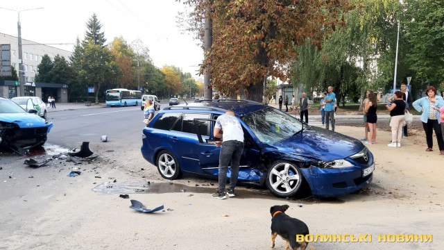 ДТП у Луцьку: зіткнулися два автомобілі, постраждав пасажир