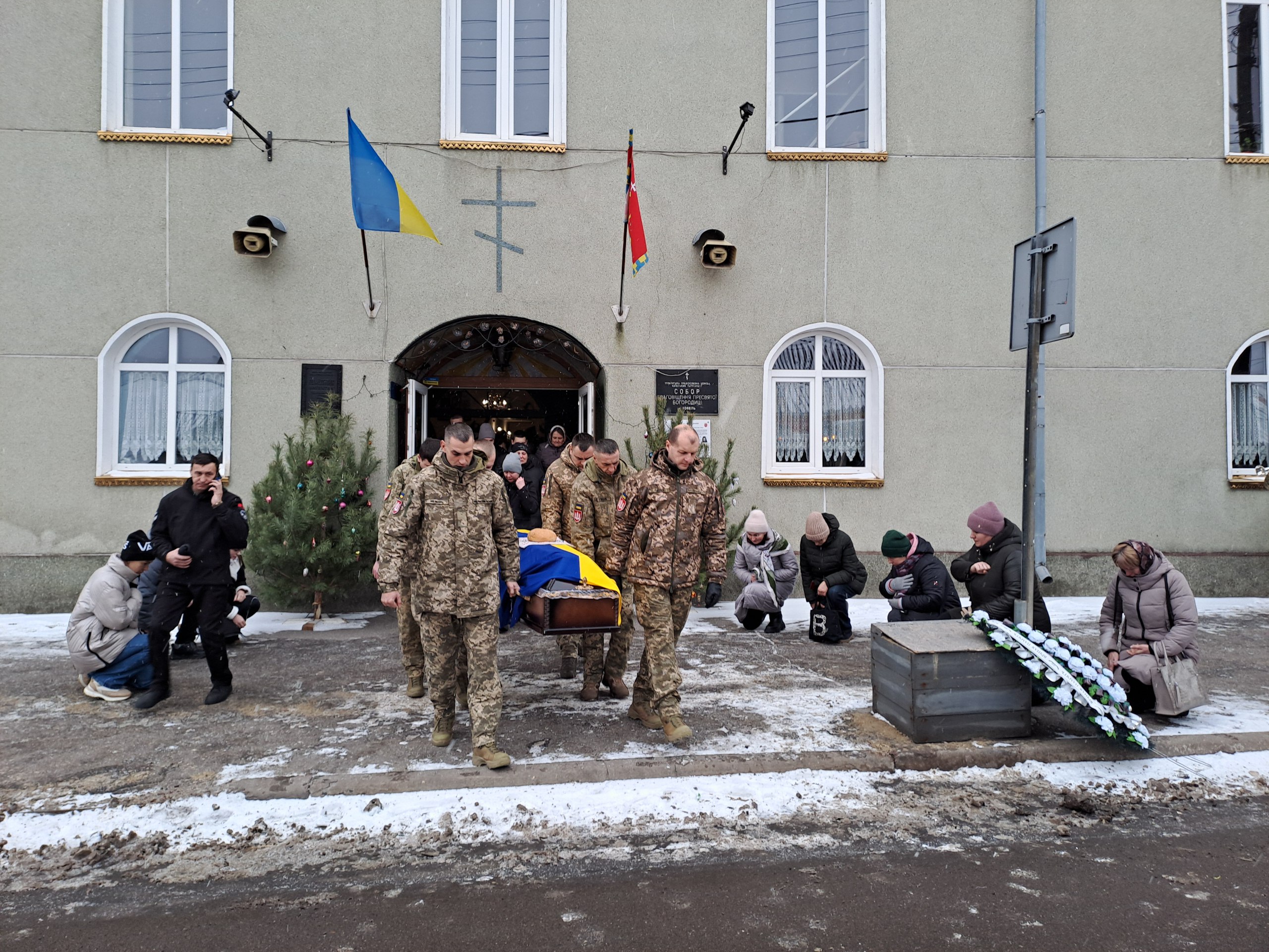 Мобілізували влітку: на Волині в останню путь провели Героя Романа Сахарука