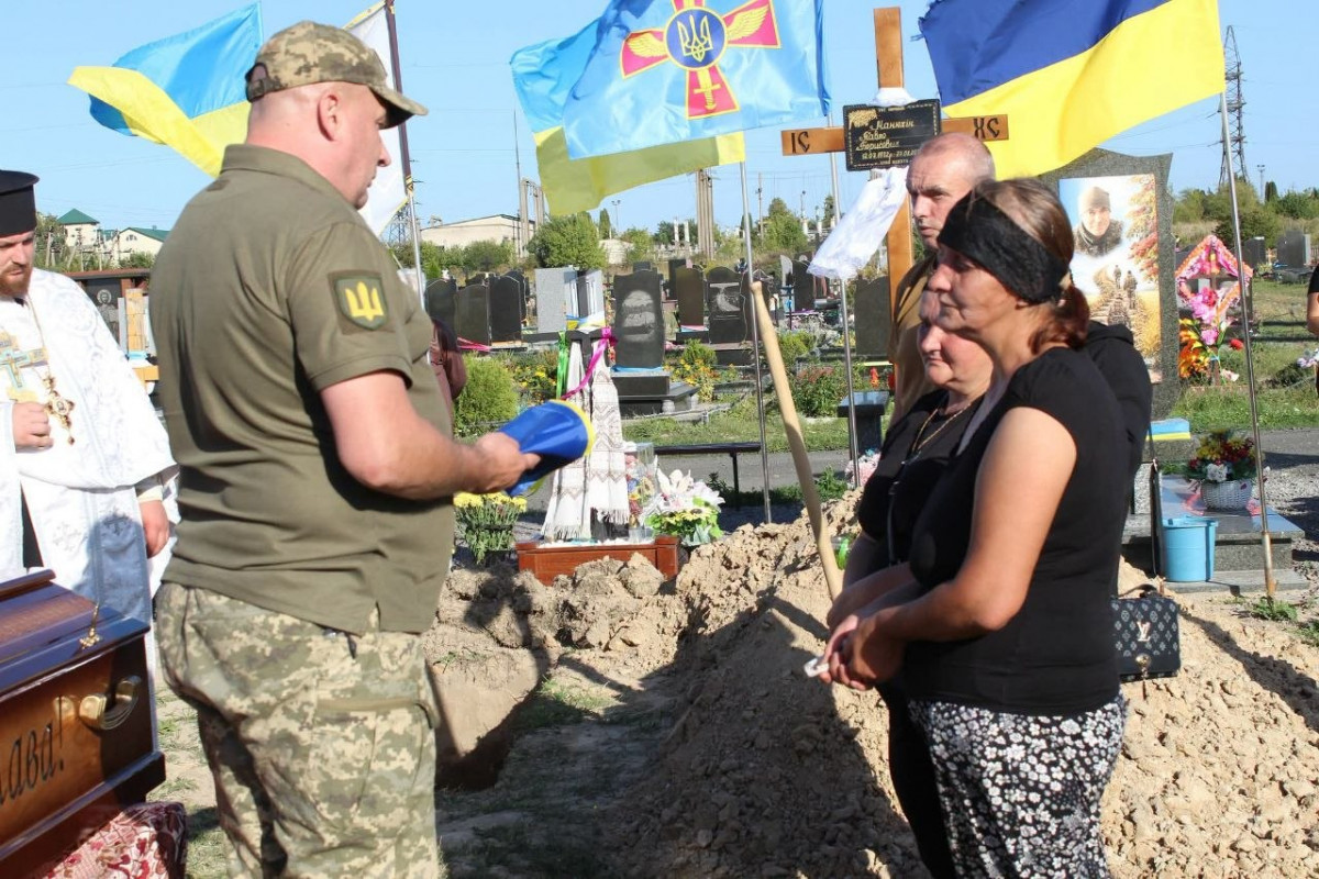 На Волині попрощалися з 44-річним Героєм Павлом Манюхіним, який поліг у бою на Сумщині