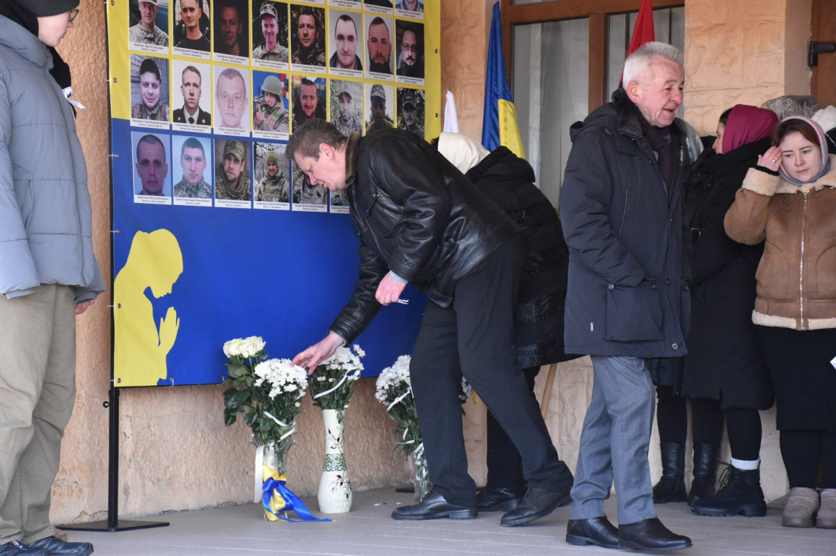 У громаді на Волині відкрили Стенд пам’яті зниклим безвісти захисникам