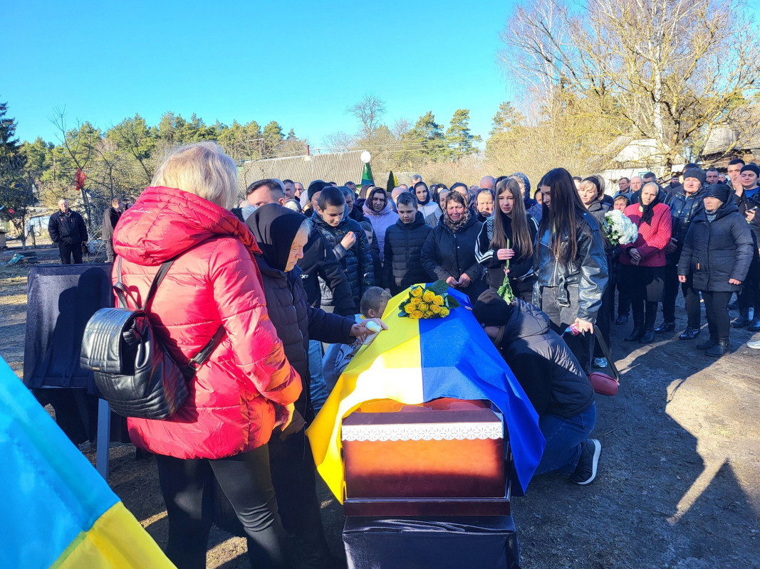 На Волині провели в останню дорогу 28-річного Героя Тараса Мельника