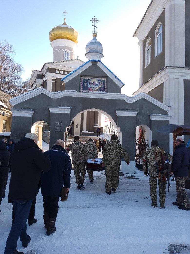 Загинув під час артилерійського обстрілу: у Луцькому районі попрощалися з Героєм Олександром Твердохлібом. Фото