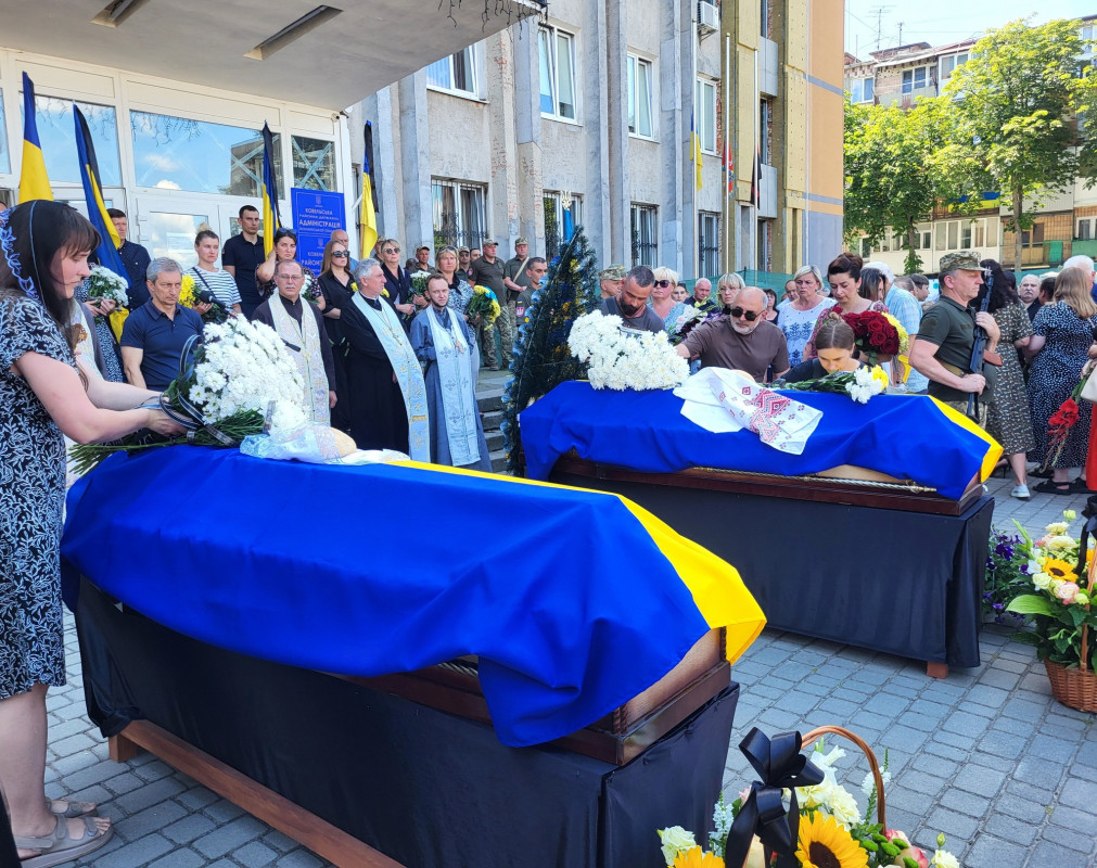 Навіки 30 і 38: на Волині в останню путь провели молодих Героїв, життя яких забрала війна