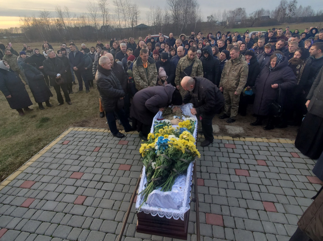 Помер від важких поранень: на Волині попрощалися з 24-річним Героєм