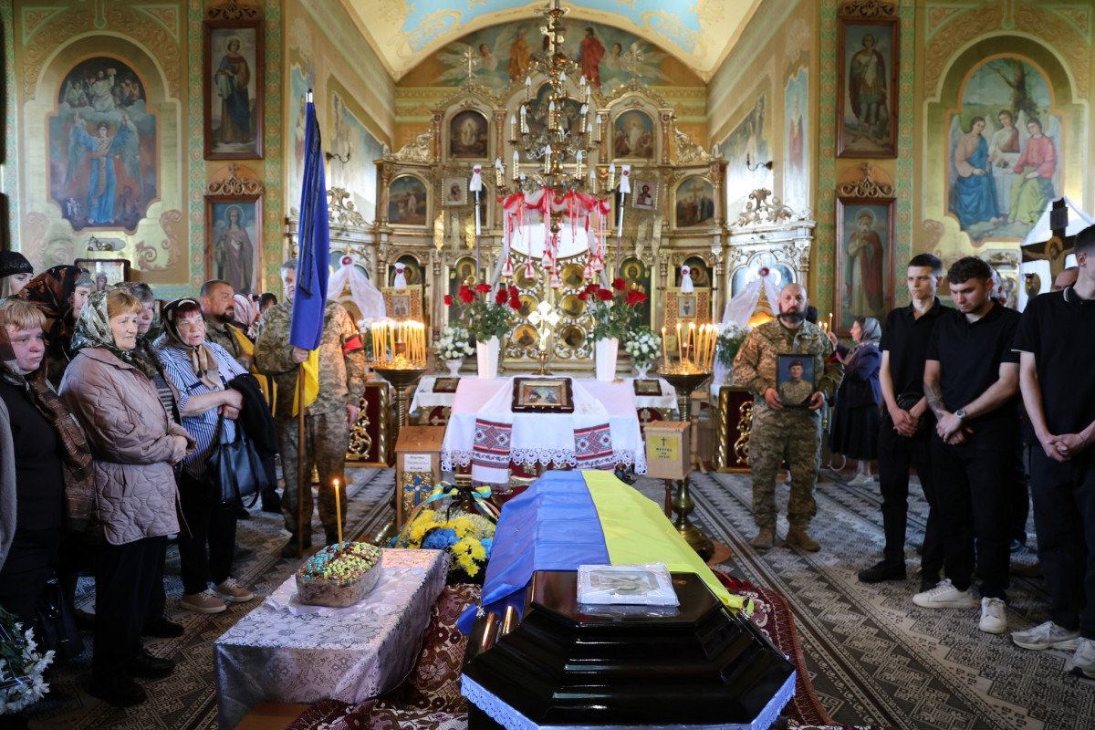 Загинув більше року тому: у Луцькій громаді прощалися з Героєм Віктором Кицуном, який поліг на Курщині