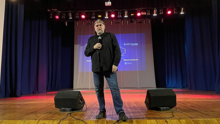 Режисер Олесь Санін у Луцьку розповів, як створювати кіно та показав кадри зі зйомок фільму «Довбуш»