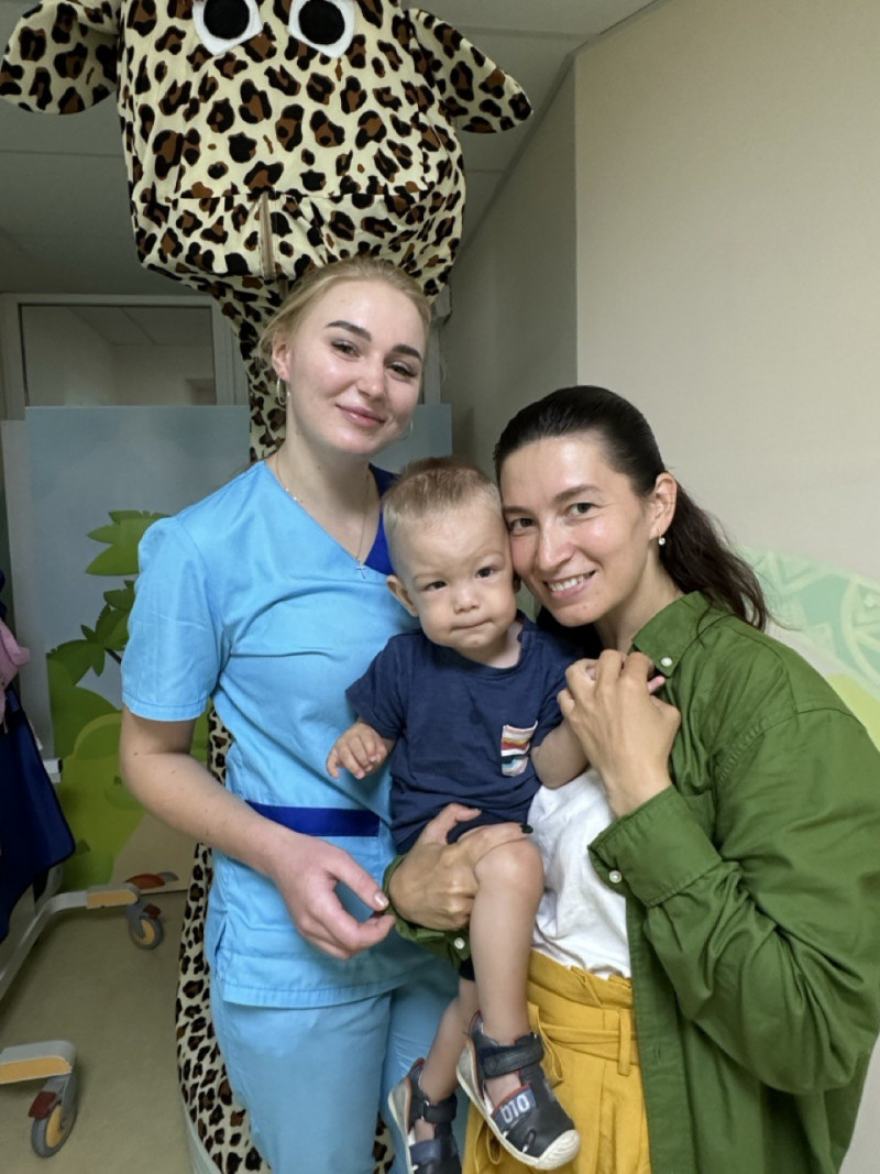 Медсестра з Луцька стала хресною передчасно народженому малюку, якого виходжувала в реанімації