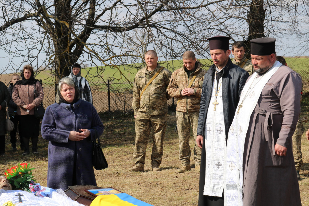 З перших днів вторгнення захищав Батьківщину: на Волині попрощалися з Героєм Василем Івановим