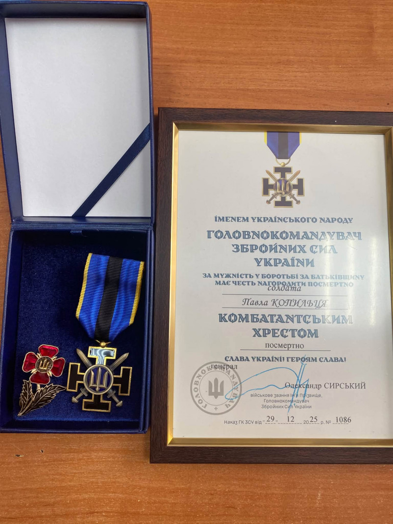 «Хрест Доблесті» та «Комбатантський хрест»: родинам двох воїнів із Волині передали посмертні нагороди