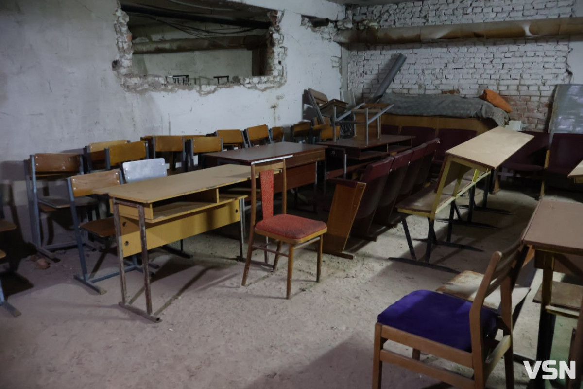 Укриття в центрі Луцька: одне — як склад, інше — притулок із ковдрами