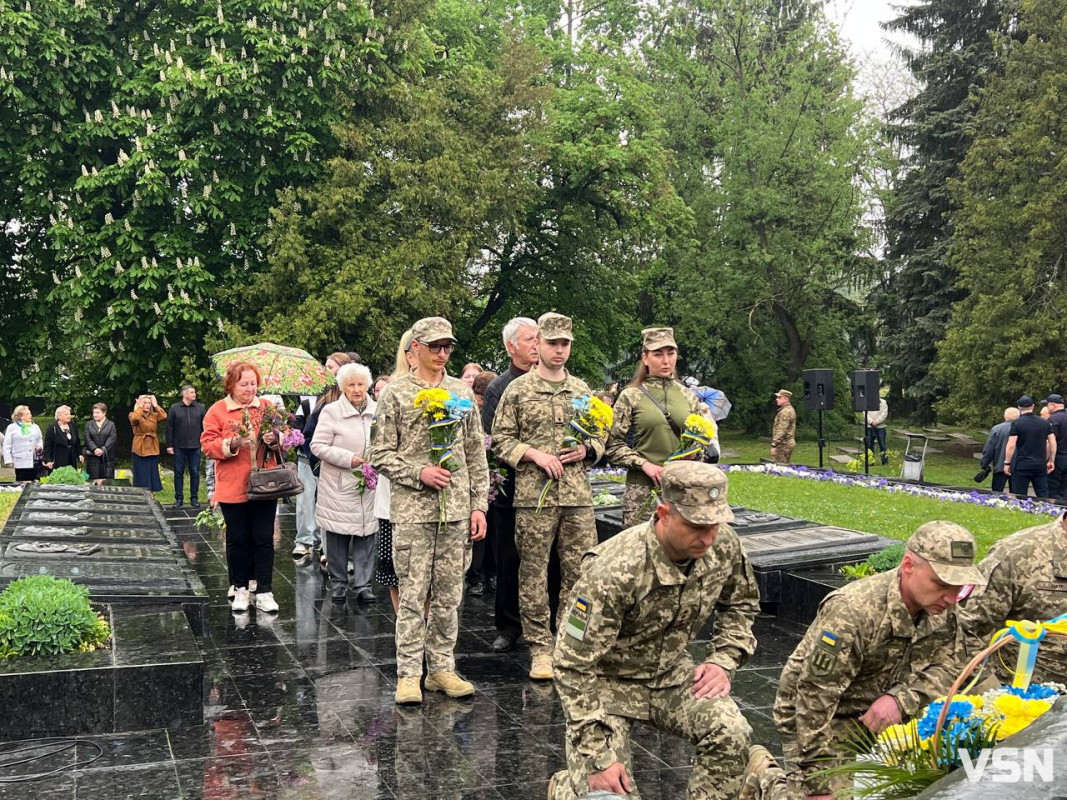 «Згадуємо невинно убієнних червоною і коричневою чумою українців»: у Луцьку вшанували пам’ять загиблих у Другій світовій війні