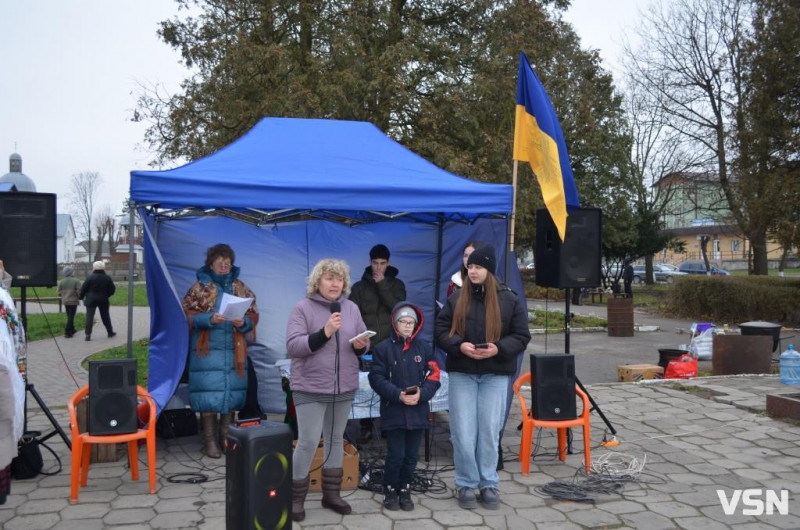 У місті на Волині на благодійному ярмарку зібрали майже 120 тисяч гривень для ЗСУ. Фоторепортаж