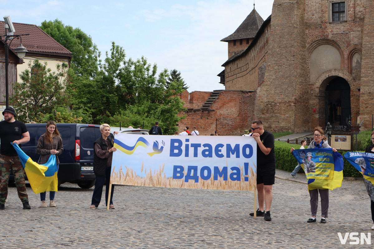 Майже 4 роки неволі: у Луцьку зустріли звільненого з полону Андрія Артисюка
