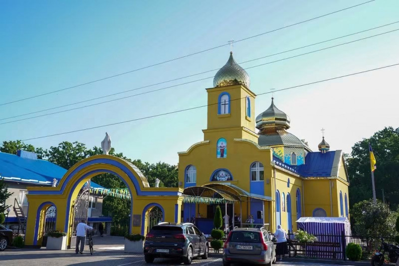 У місті на Волині відзначили 30-річчя Покровського собору: митрополит Михаїл очолив Літургію