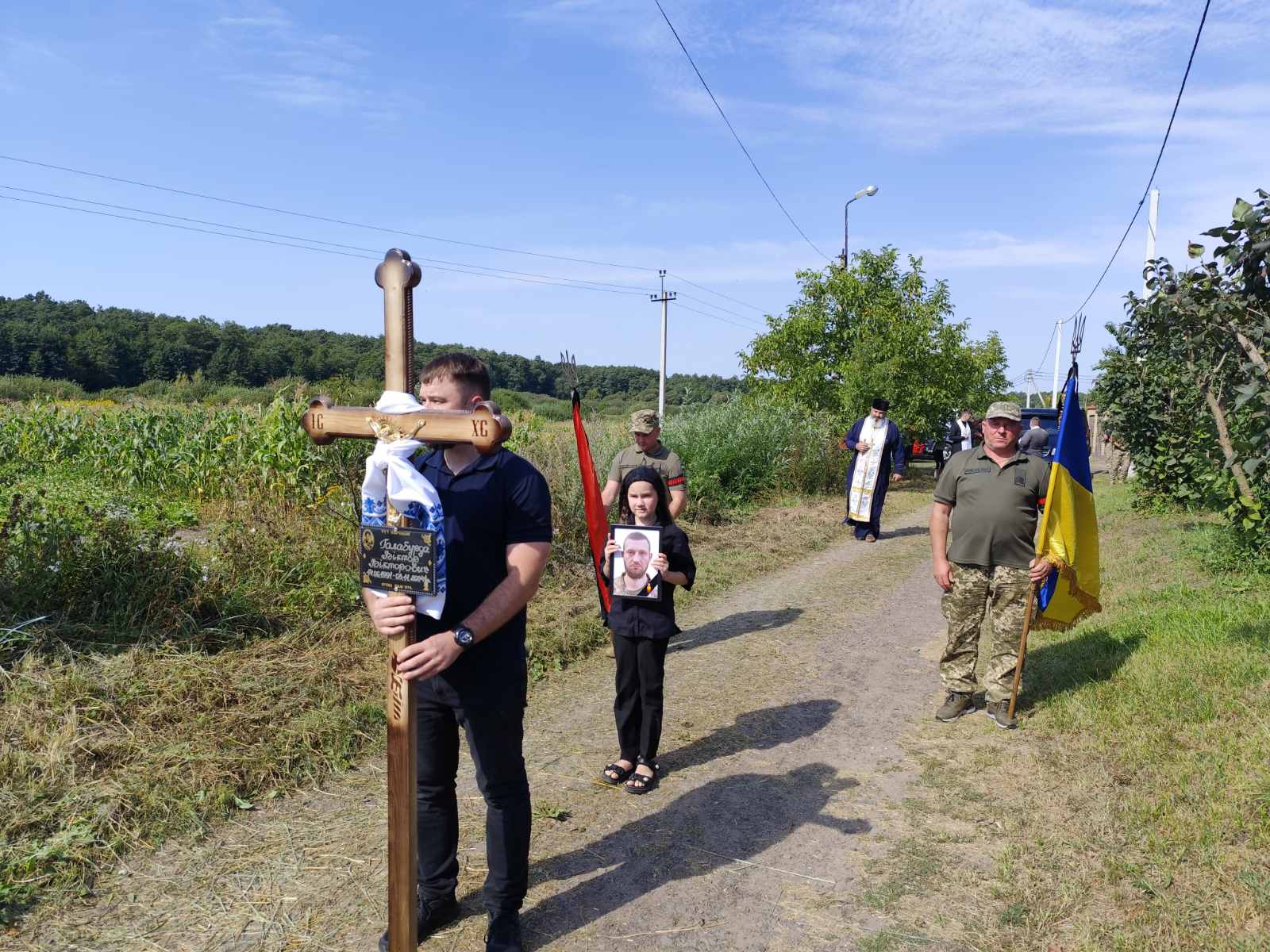 Овдовіла дружина, без батька залишилися дві донечки: на Волині попрощались з Героєм Віктором Галабурдою