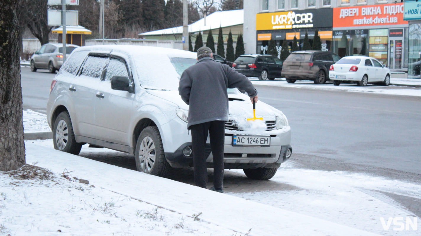 Засніжений Луцьк: як виглядають парки та двори міста взимку напередодні Нового 2026 року. Фоторепортаж