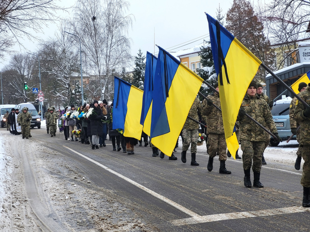 Чорний день: у громаді на Волині попрощалися відразу із трьома Героями