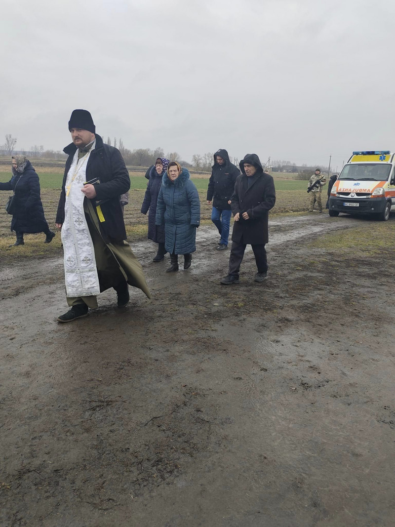 Без батька залишилось двоє синів: на Волині попрощалися  із Героєм Василем Бекеруком