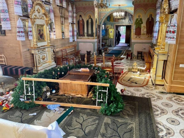 У церкві московського патріархату чоловік напав з ножем на священника