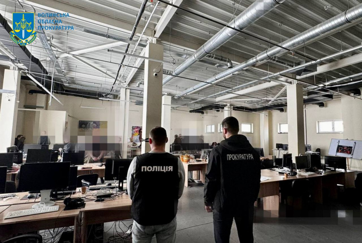 Закликали вкладати у криптовалюту: у Луцьку діяв шахрайський кол-центр