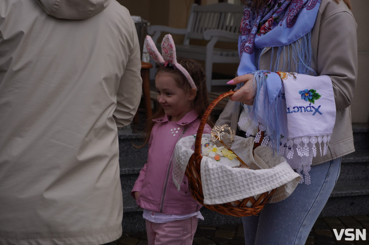 Як у Луцьку освячують Великодні кошики? Фоторепортаж