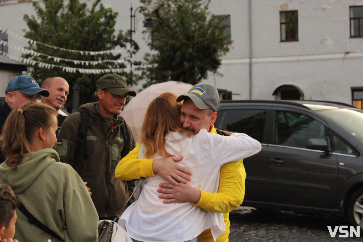 Казали, що зник безвісти: у Луцьку зустріли звільненого з ворожого полону Кирила Вєтрова