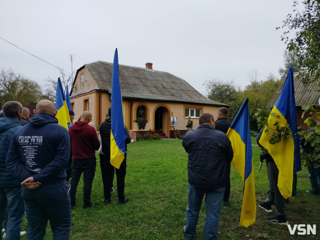 Весільний коровай ділитимуть на похороні: востаннє додому повернувся Герой з Волині Олександр Коцура