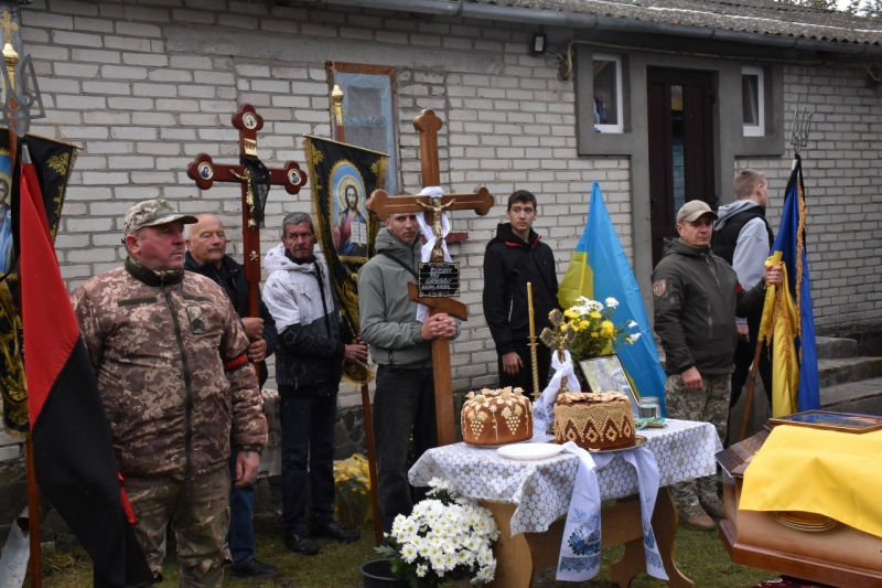 Більше року вважався зниклим безвісти: на Волині прощалися з Героєм Ігорем Пархомюком