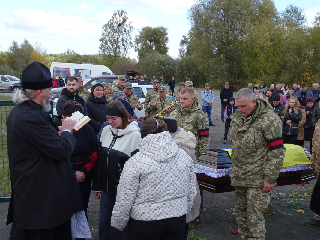 Майже рік вважався зниклим безвісти на Волині попрощались з Героєм Олександром Жуком