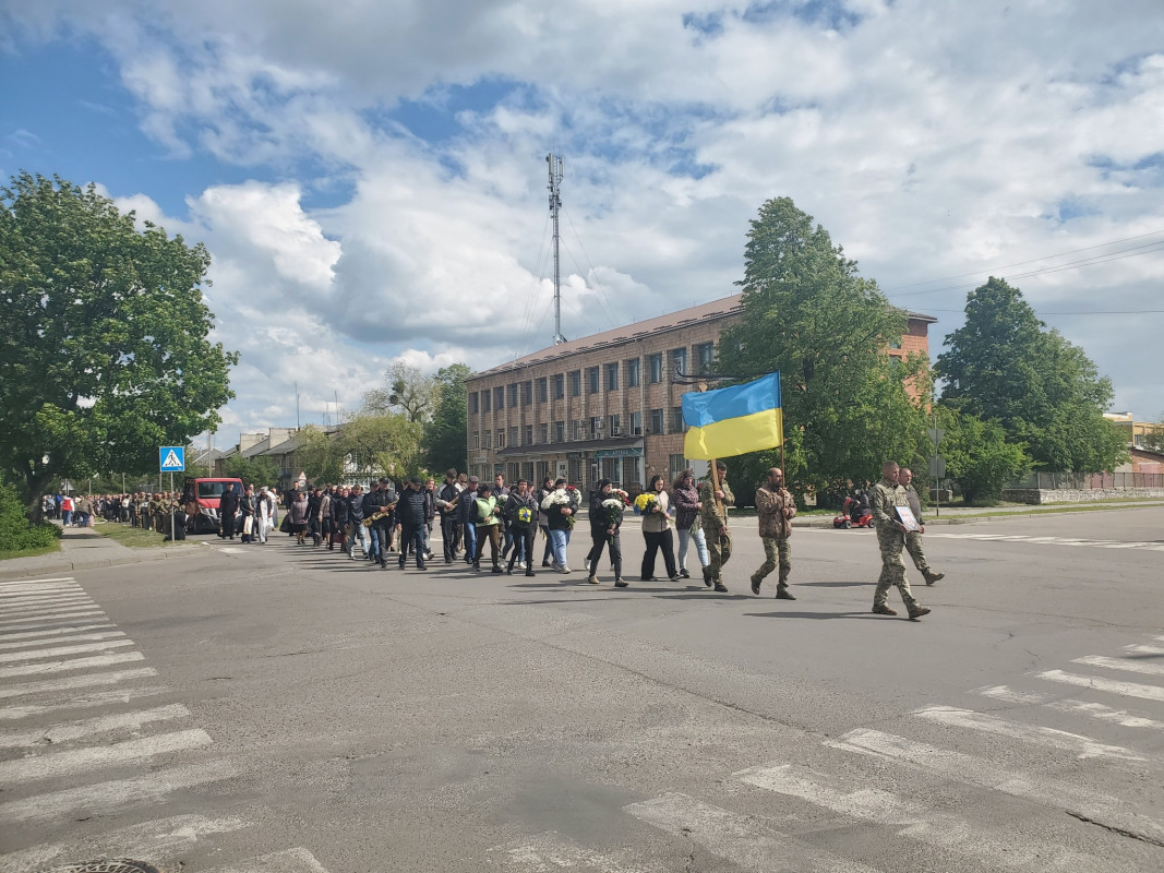 Троє синів втратили батька: на Волині попрощались з Героєм Миколою Кураном