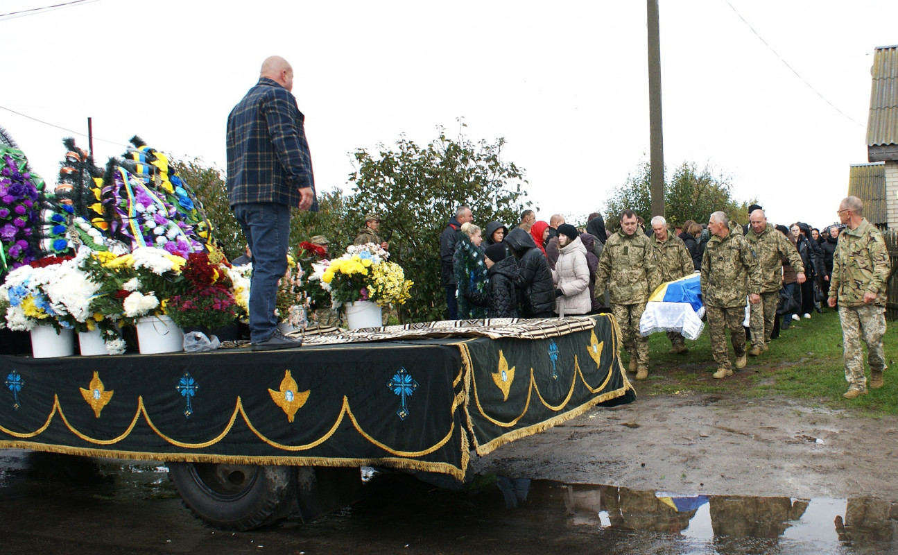 Світла людина зі щирим серцем: на Волині попрощалася з військовим Миколою Пахлею
