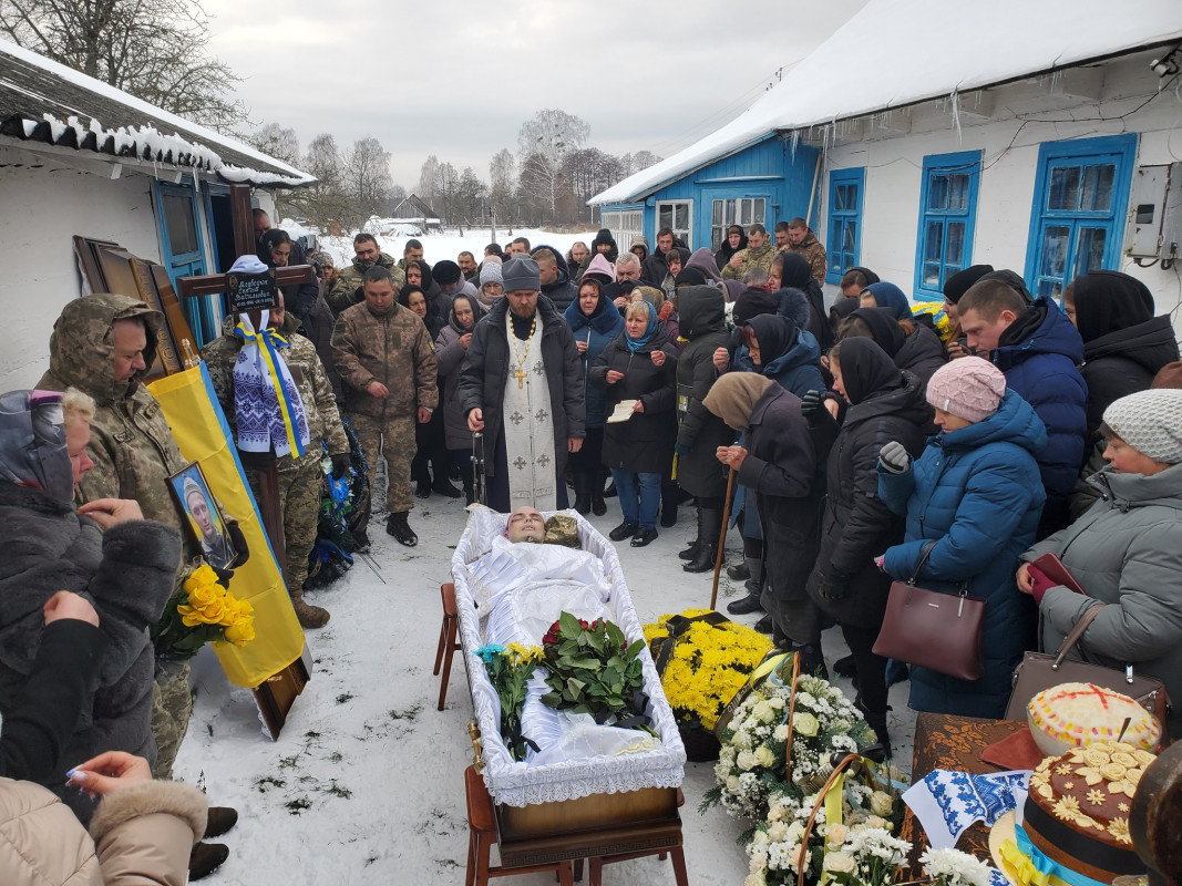 Не дожив до Перемоги, але наблизив її ціною власного життя: на Волині попрощалися з бойовим медиком.